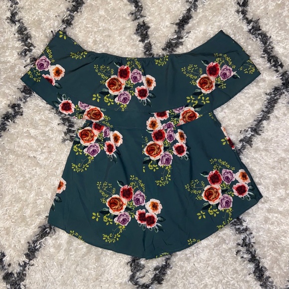 Off the Shoulder Floral Romper - Picture 4 of 10